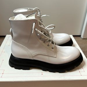 Alexander McQueen Lace Up boots- White 38.5